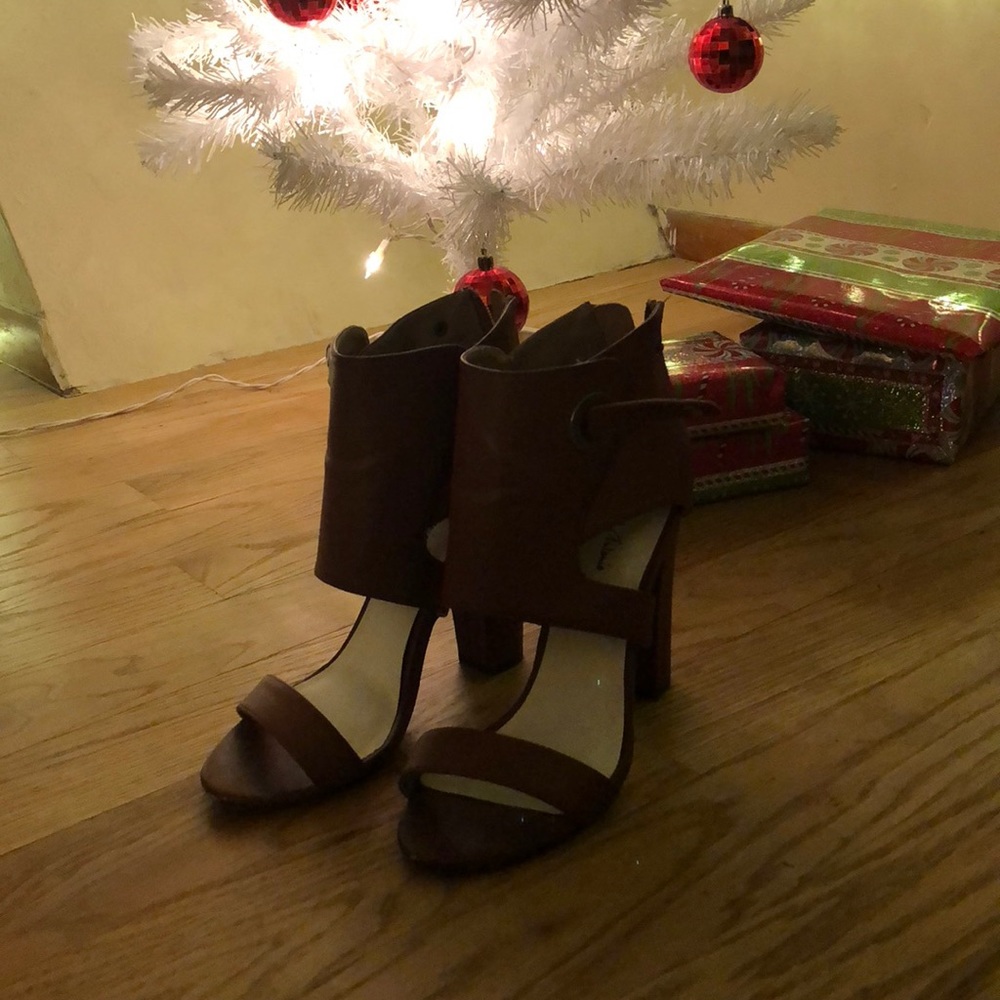 Open-toed heels